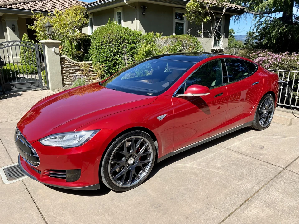 2015 Tesla Model S - Image 21 of 31