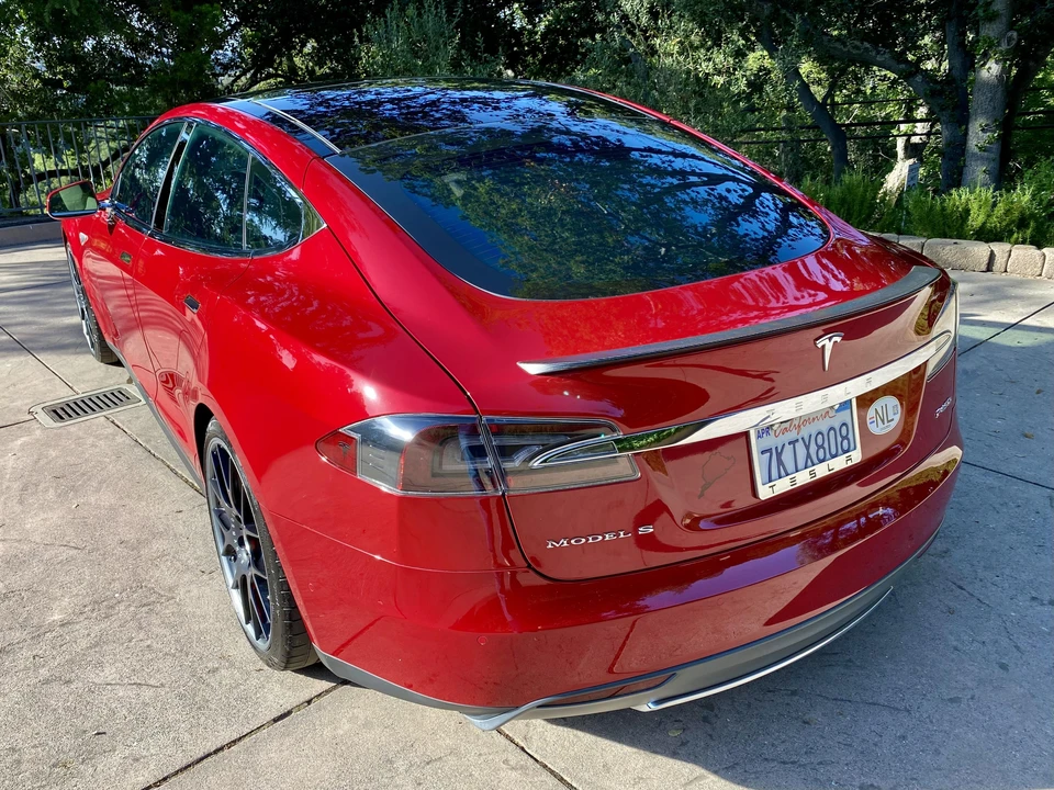 2015 Tesla Model S - Image 30 of 31