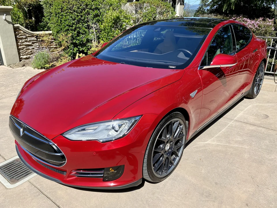 2015 Tesla Model S - Image 16 of 31
