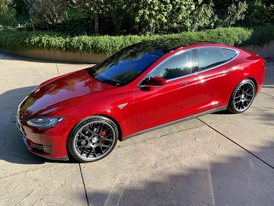 2015 Tesla Model S - Image 24 of 31
