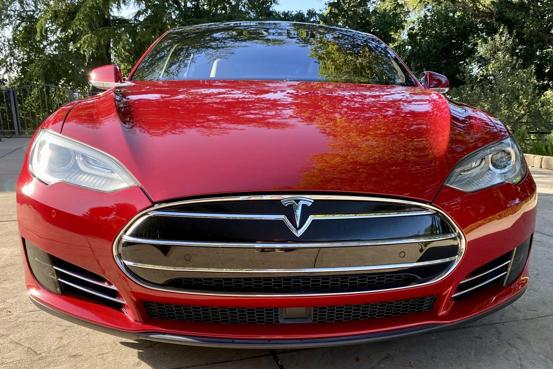 2015 Tesla Model S - Image 2 of 31