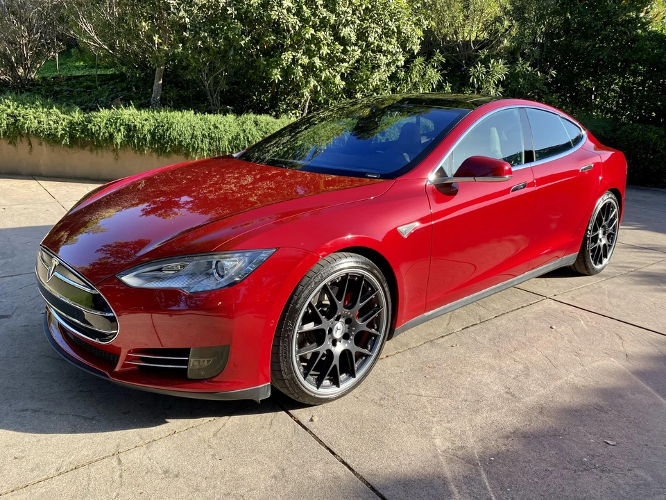 2015 Tesla Model S - Image 22 of 31