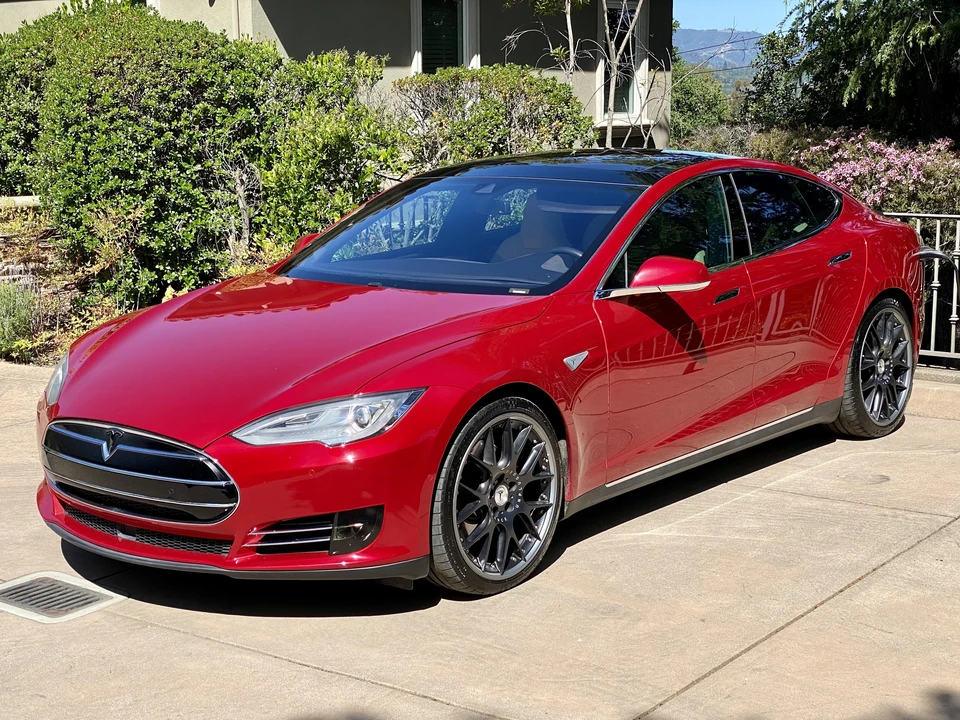 2015 Tesla Model S - Image 18 of 31