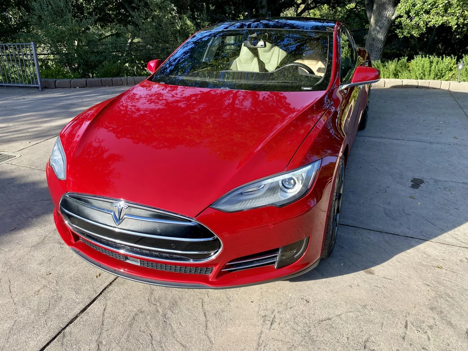 2015 Tesla Model S - Image 12 of 31