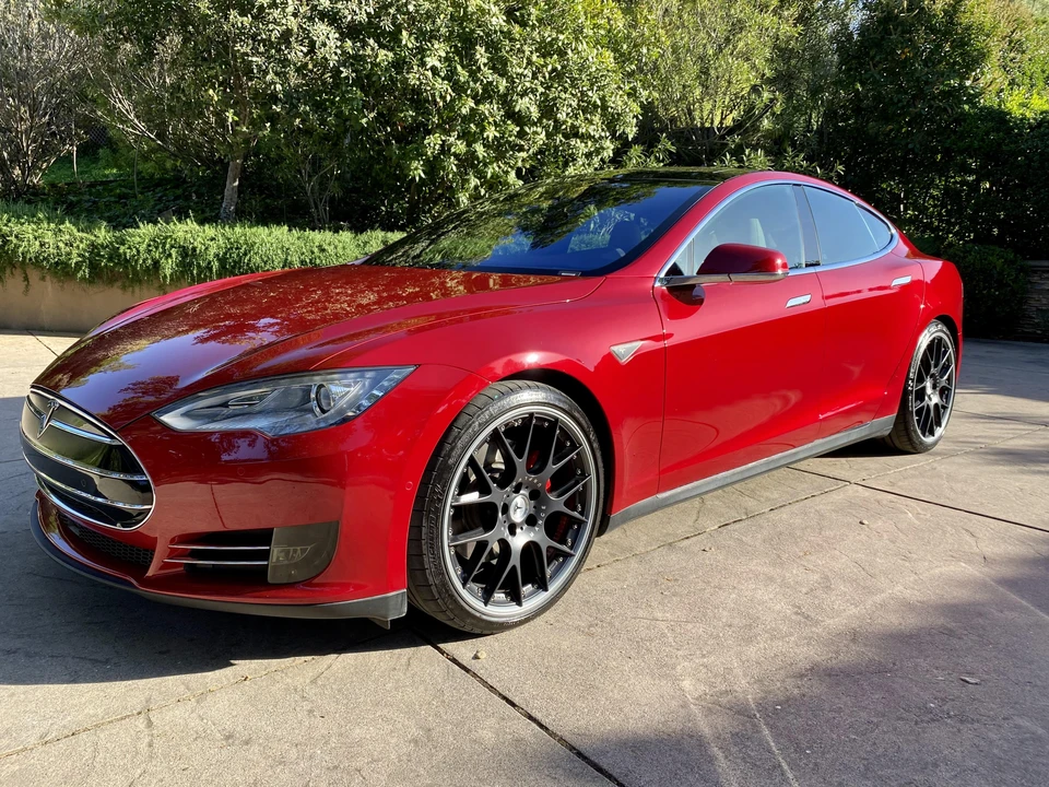 2015 Tesla Model S - Image 23 of 31