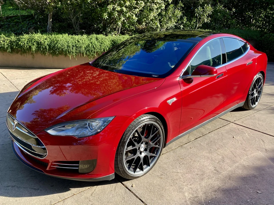 2015 Tesla Model S - Image 19 of 31