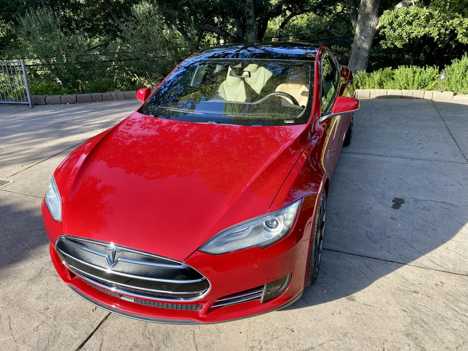 2015 Tesla Model S - Image 13 of 31