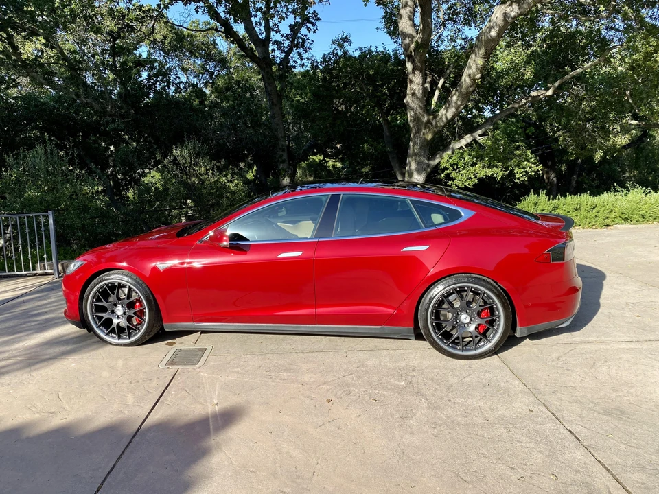 2015 Tesla Model S - Image 28 of 31