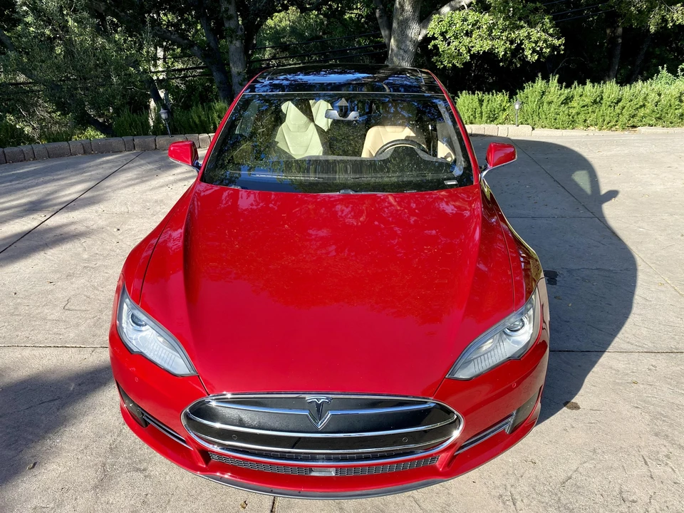 2015 Tesla Model S - Image 8 of 31