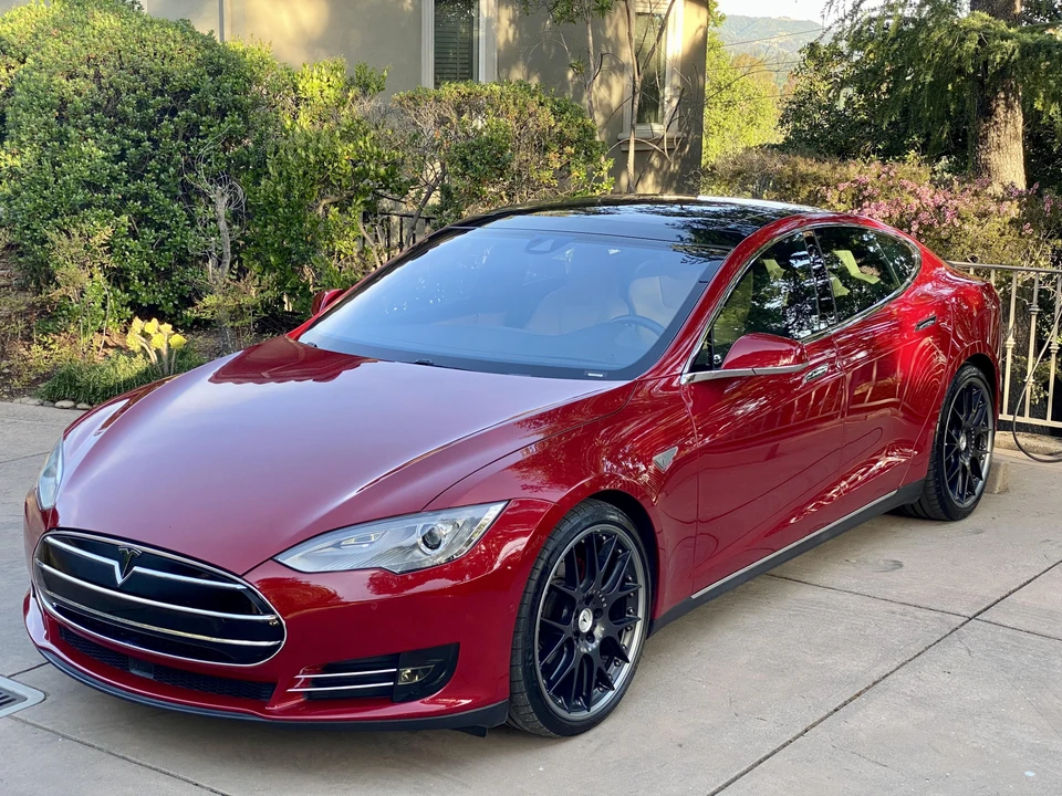 2015 Tesla Model S - Image 17 of 31