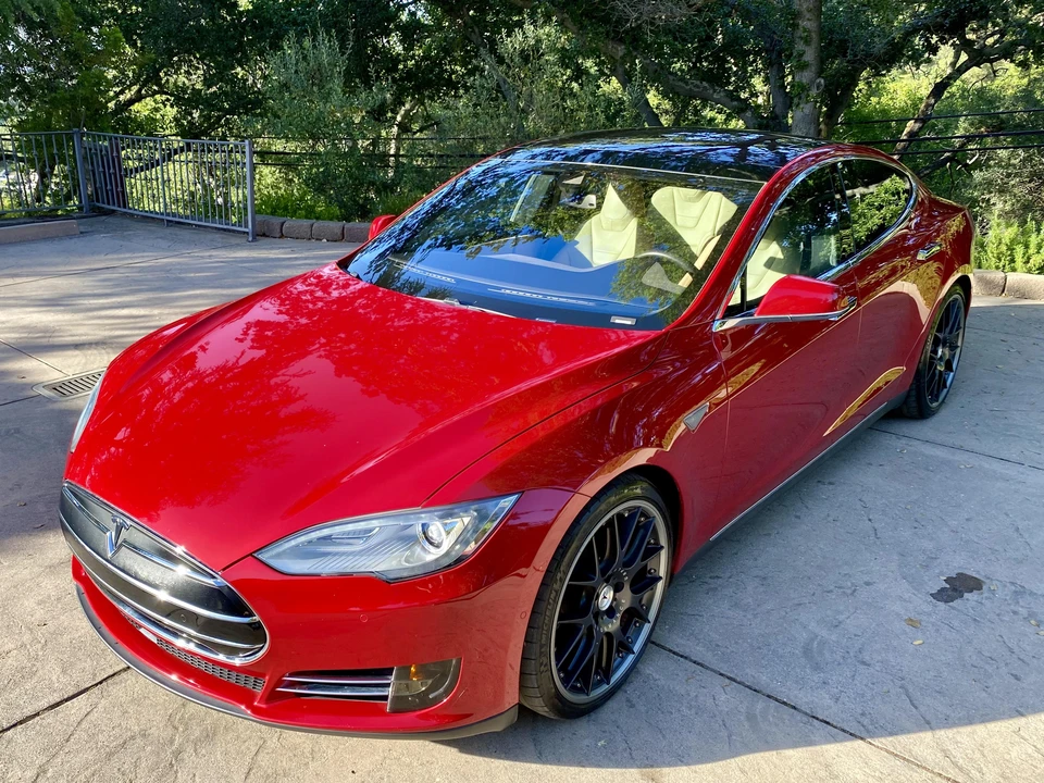 2015 Tesla Model S - Image 15 of 31