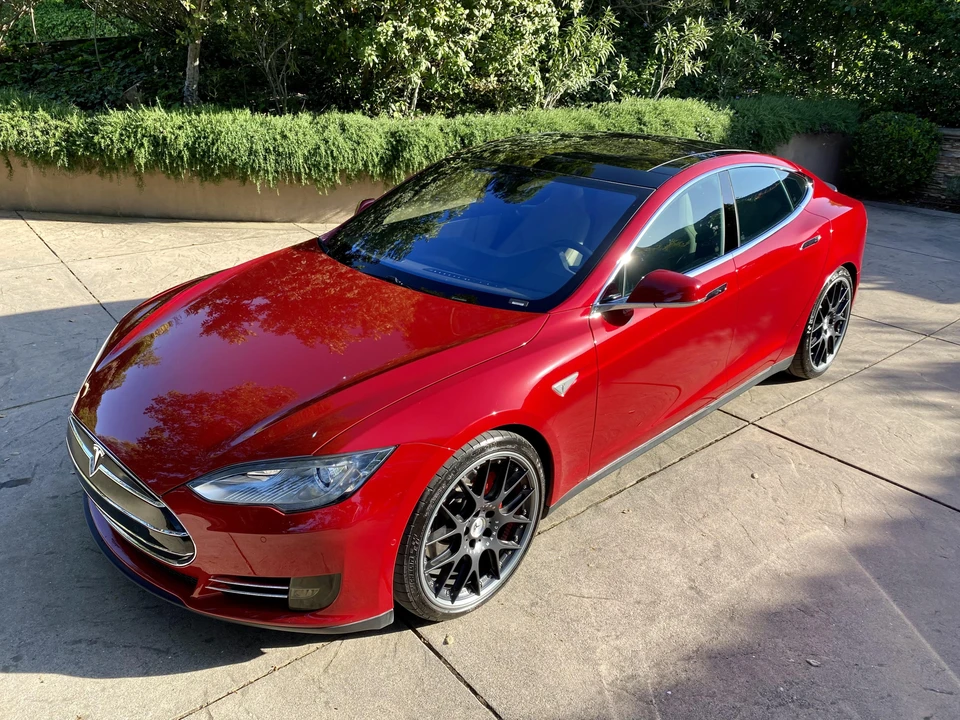 2015 Tesla Model S - Image 20 of 31