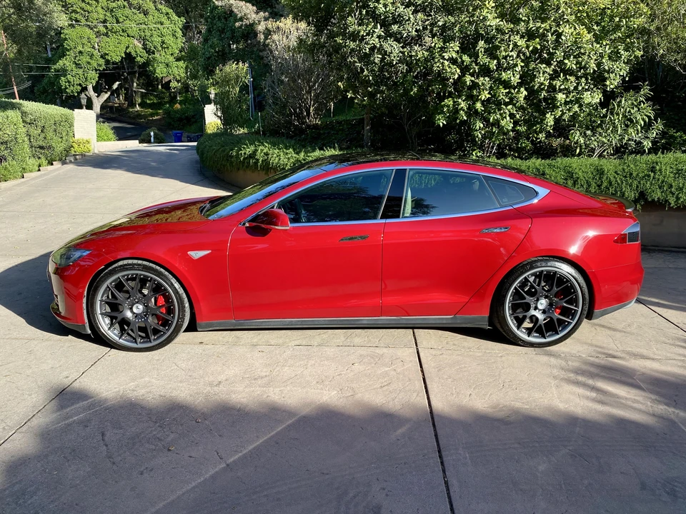 2015 Tesla Model S - Image 27 of 31