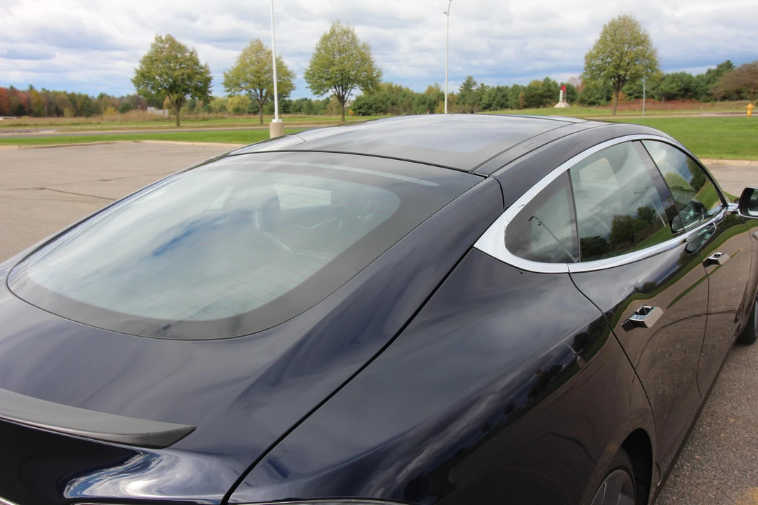 2015 Tesla Model S - Image 23 of 31