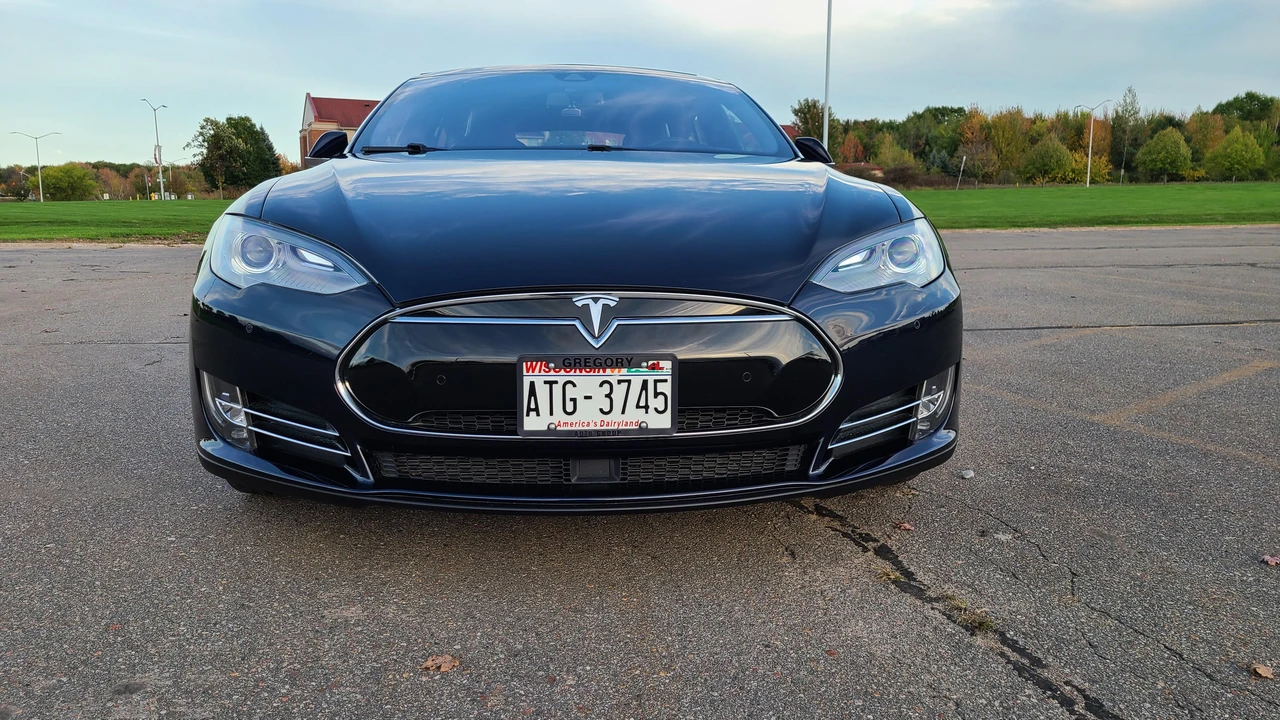 2015 Tesla Model S - Image 6 of 31