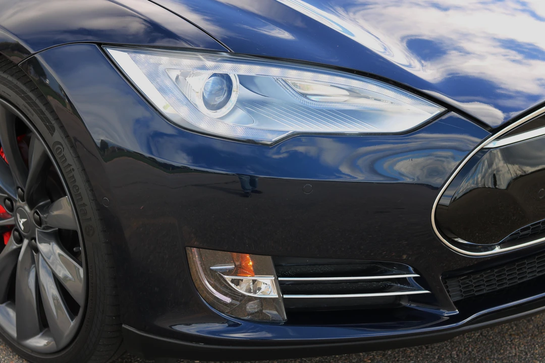 2015 Tesla Model S - Image 27 of 31
