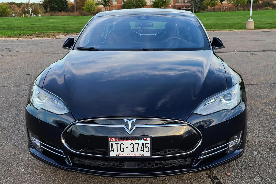 2015 Tesla Model S - Image 2 of 31