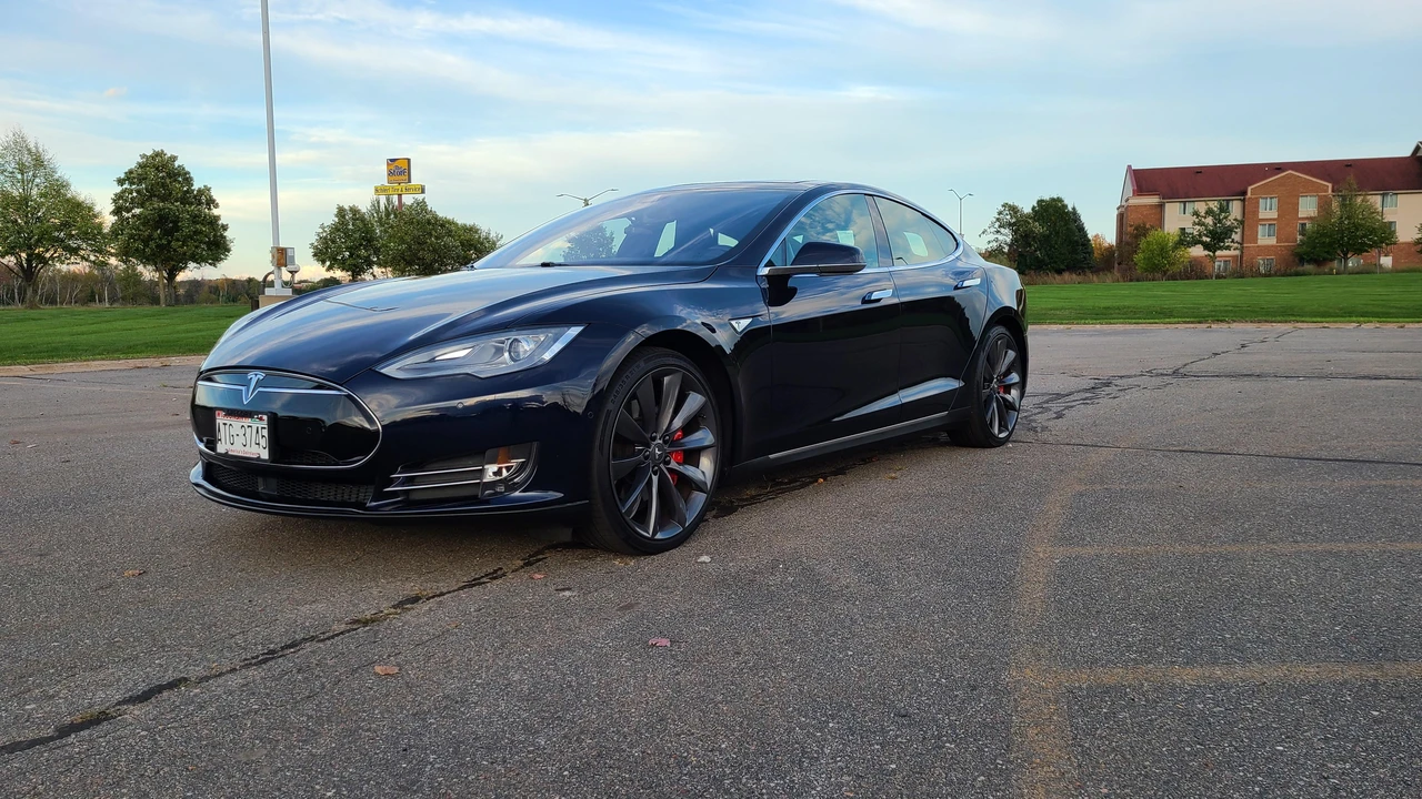 2015 Tesla Model S - Image 7 of 31