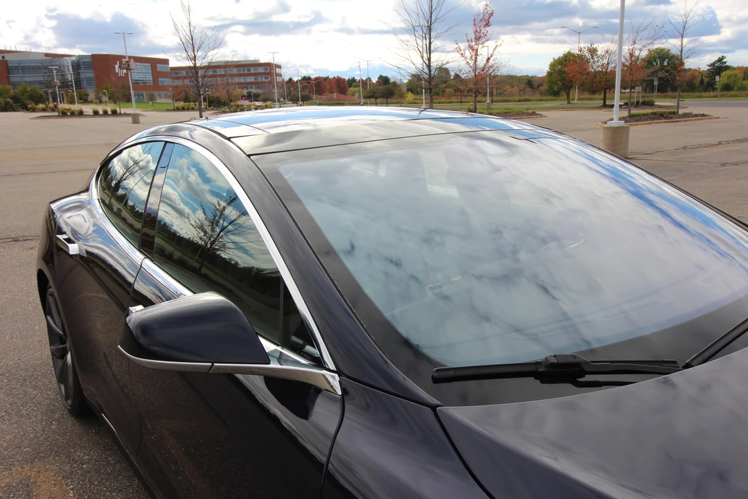 2015 Tesla Model S - Image 24 of 31