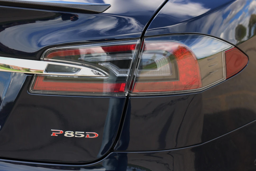 2015 Tesla Model S - Image 22 of 31