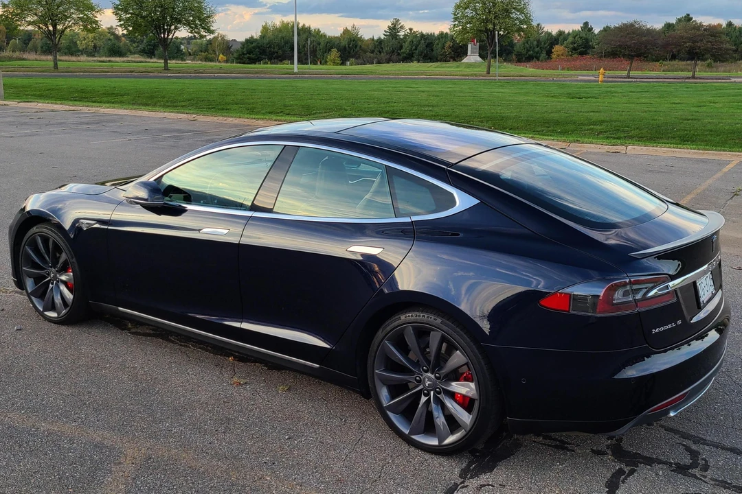 2015 Tesla Model S - Image 4 of 31
