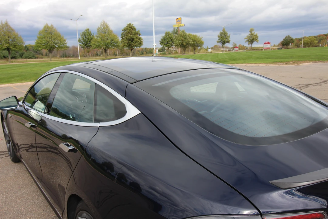 2015 Tesla Model S - Image 20 of 31