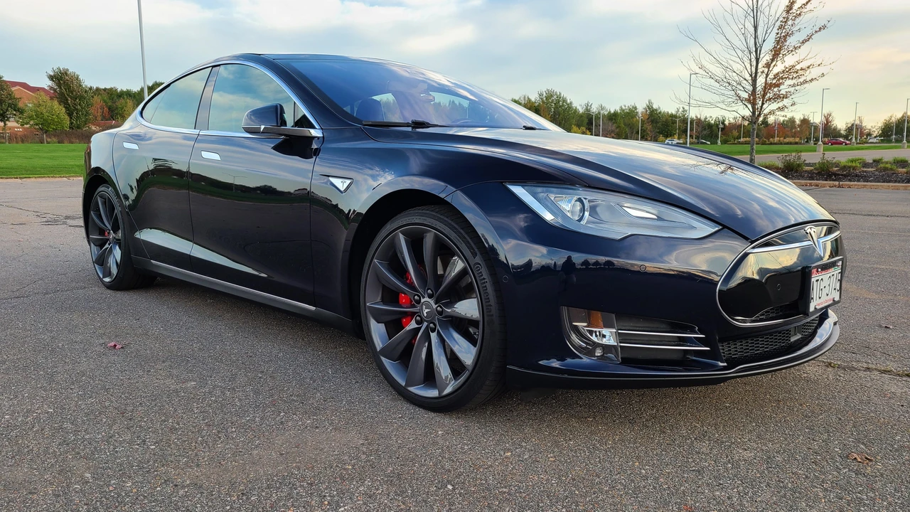 2015 Tesla Model S - Image 15 of 31
