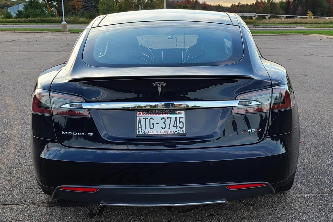 2015 Tesla Model S - Image 5 of 31