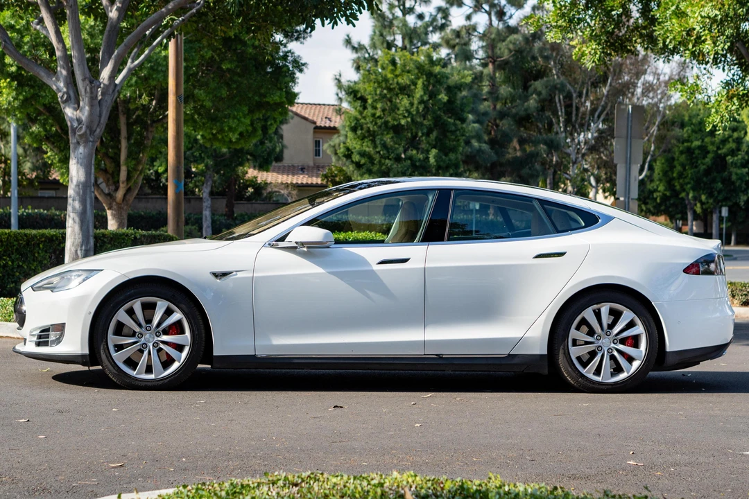 2015 Tesla Model S - Image 3 of 31