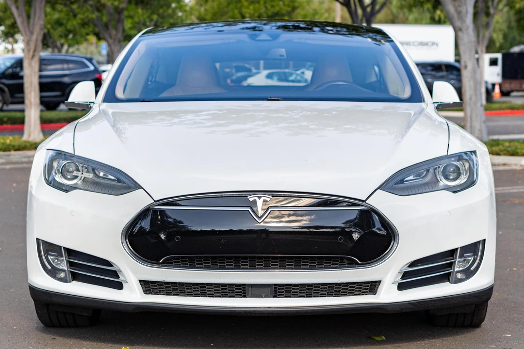 2015 Tesla Model S - Image 2 of 31
