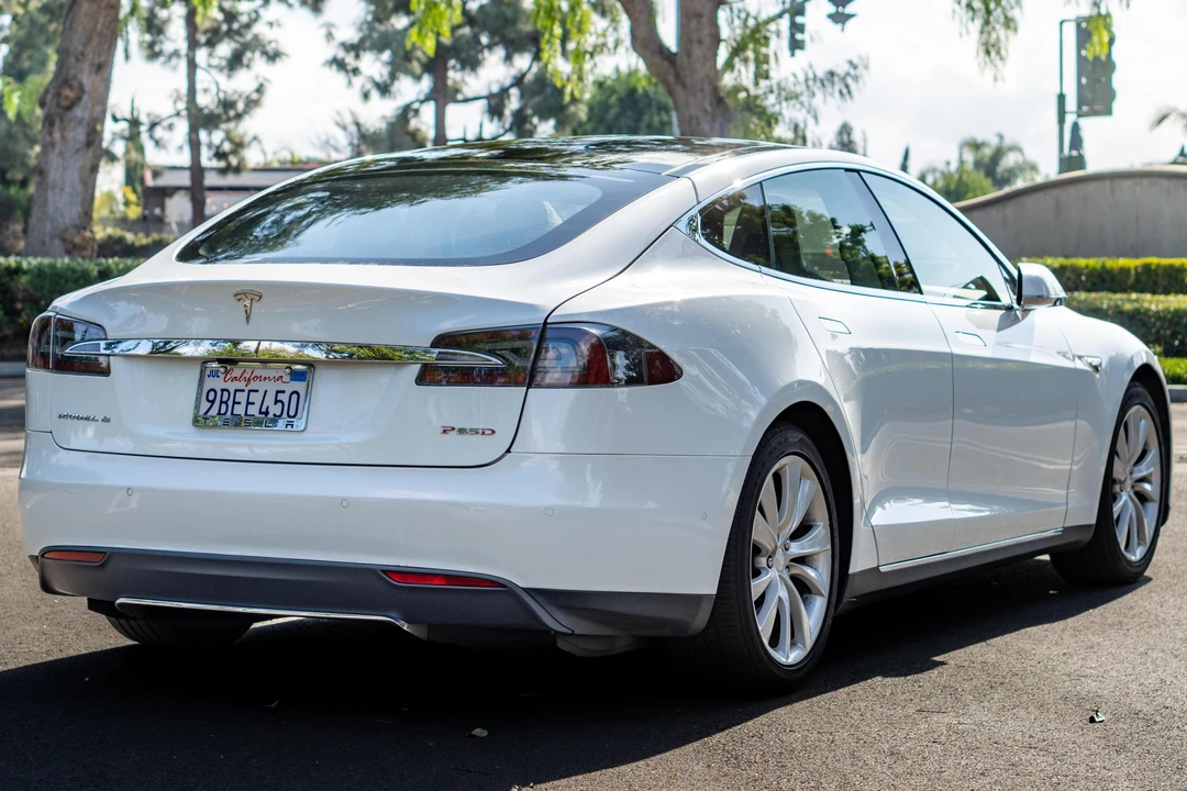 2015 Tesla Model S - Image 4 of 31