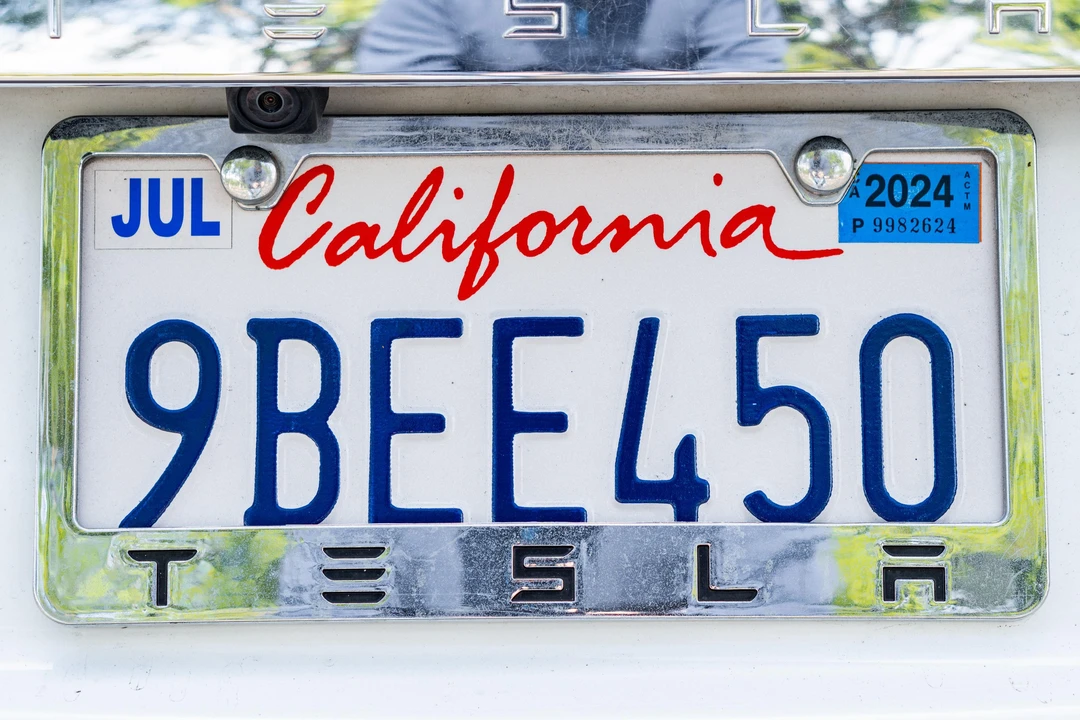 2015 Tesla Model S - Image 22 of 31