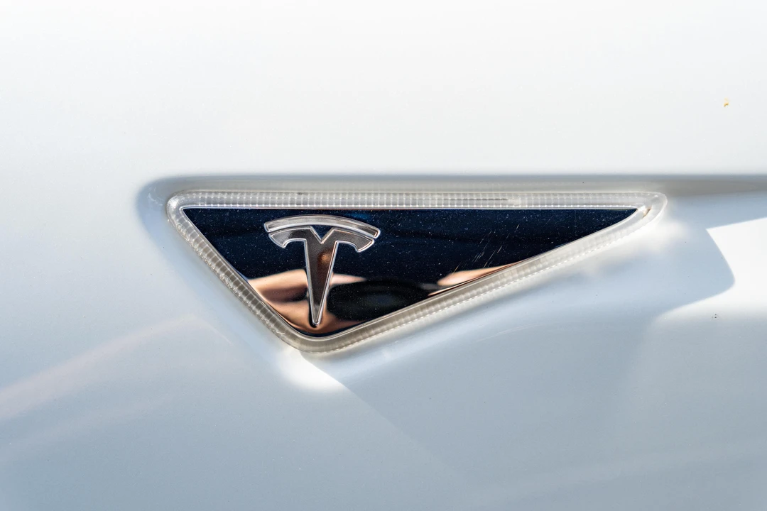 2015 Tesla Model S - Image 15 of 31