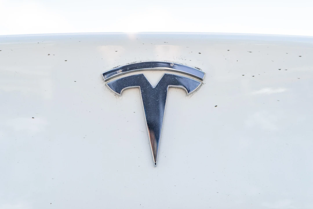2015 Tesla Model S - Image 21 of 31