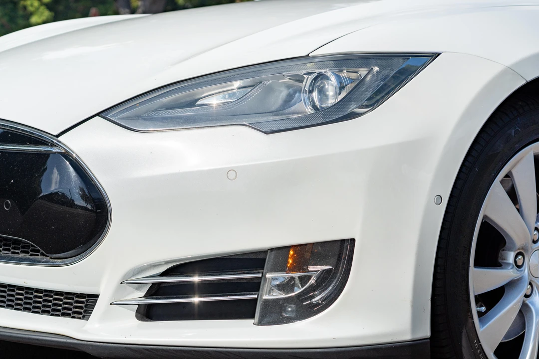 2015 Tesla Model S - Image 14 of 31