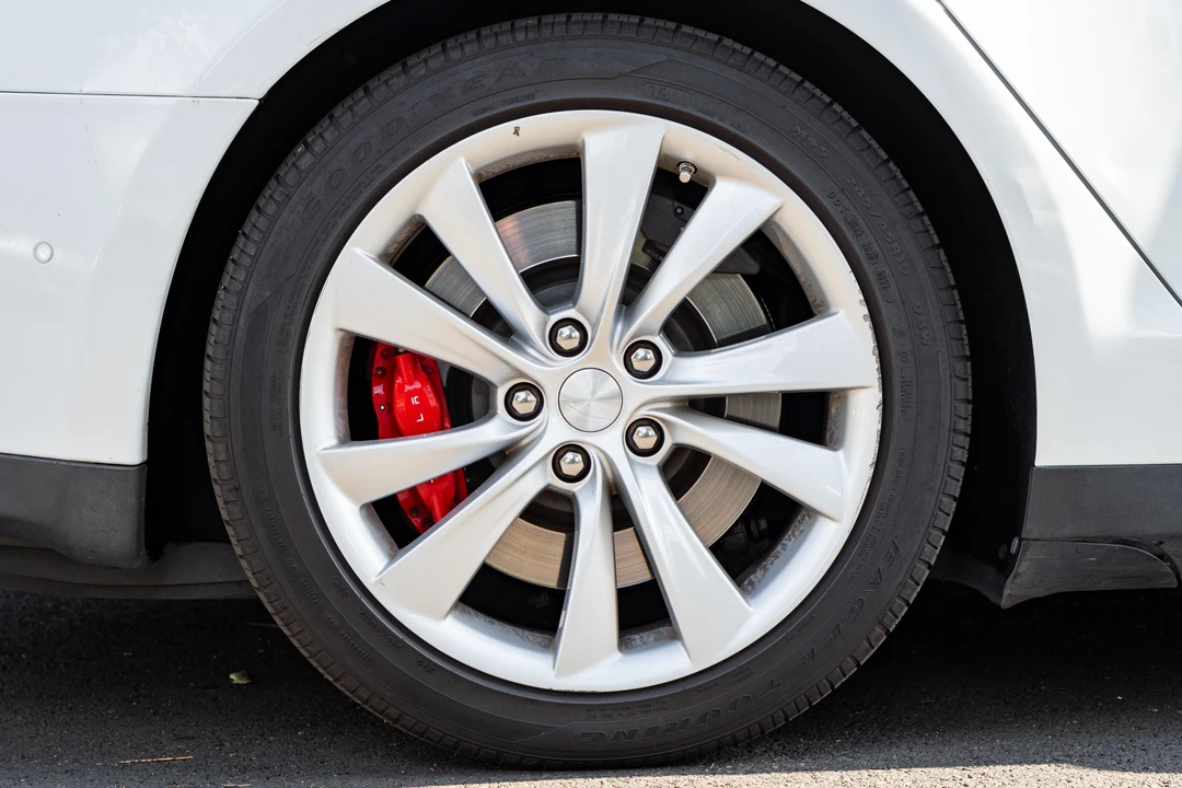 2015 Tesla Model S - Image 29 of 31