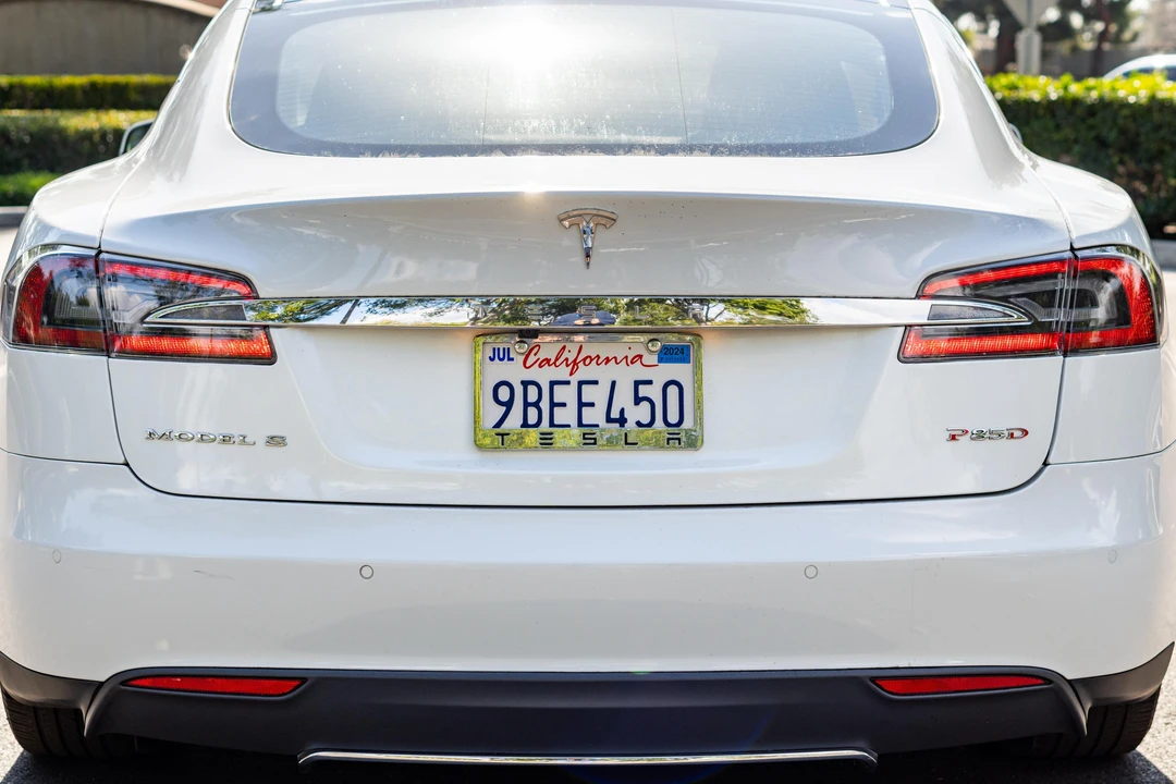 2015 Tesla Model S - Image 20 of 31