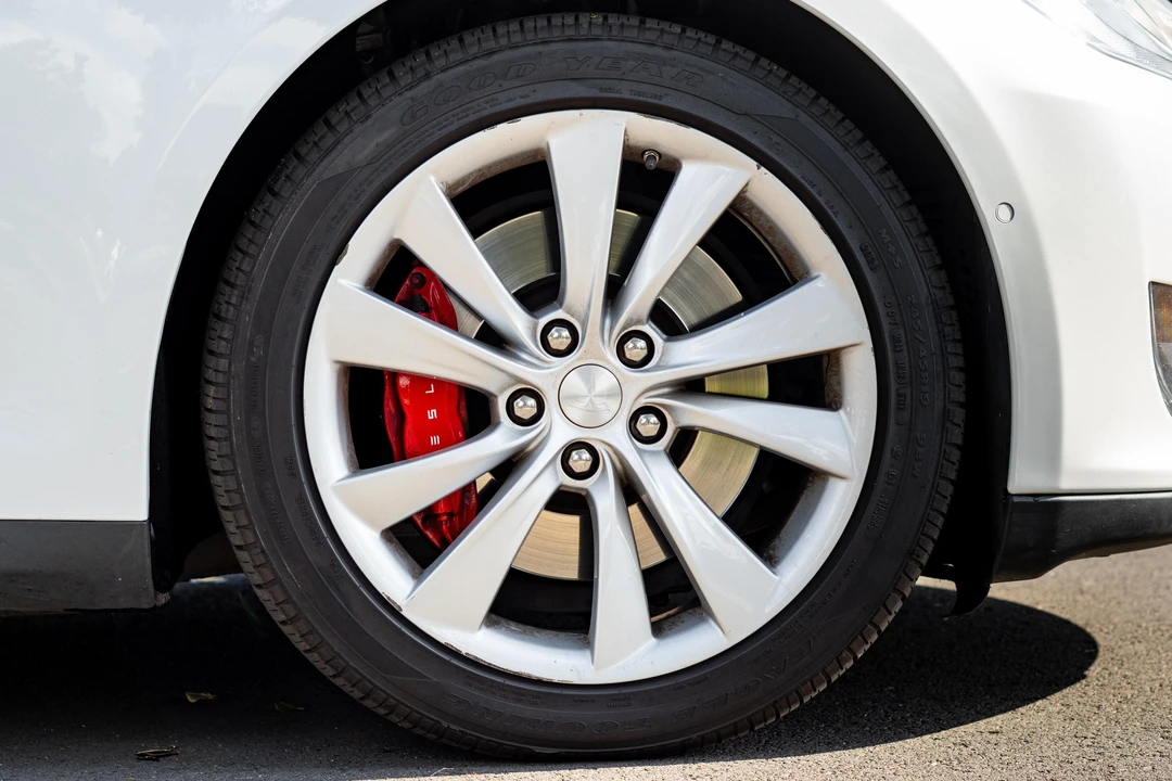 2015 Tesla Model S - Image 30 of 31