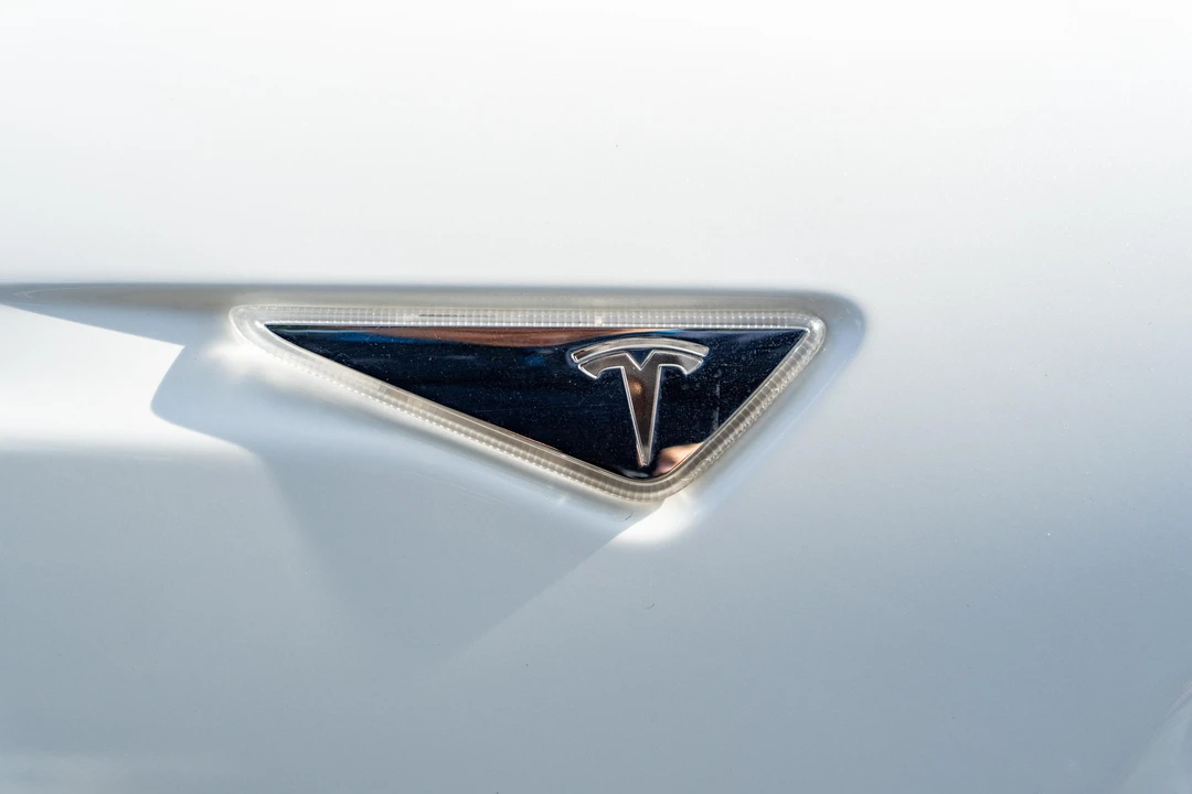 2015 Tesla Model S - Image 26 of 31