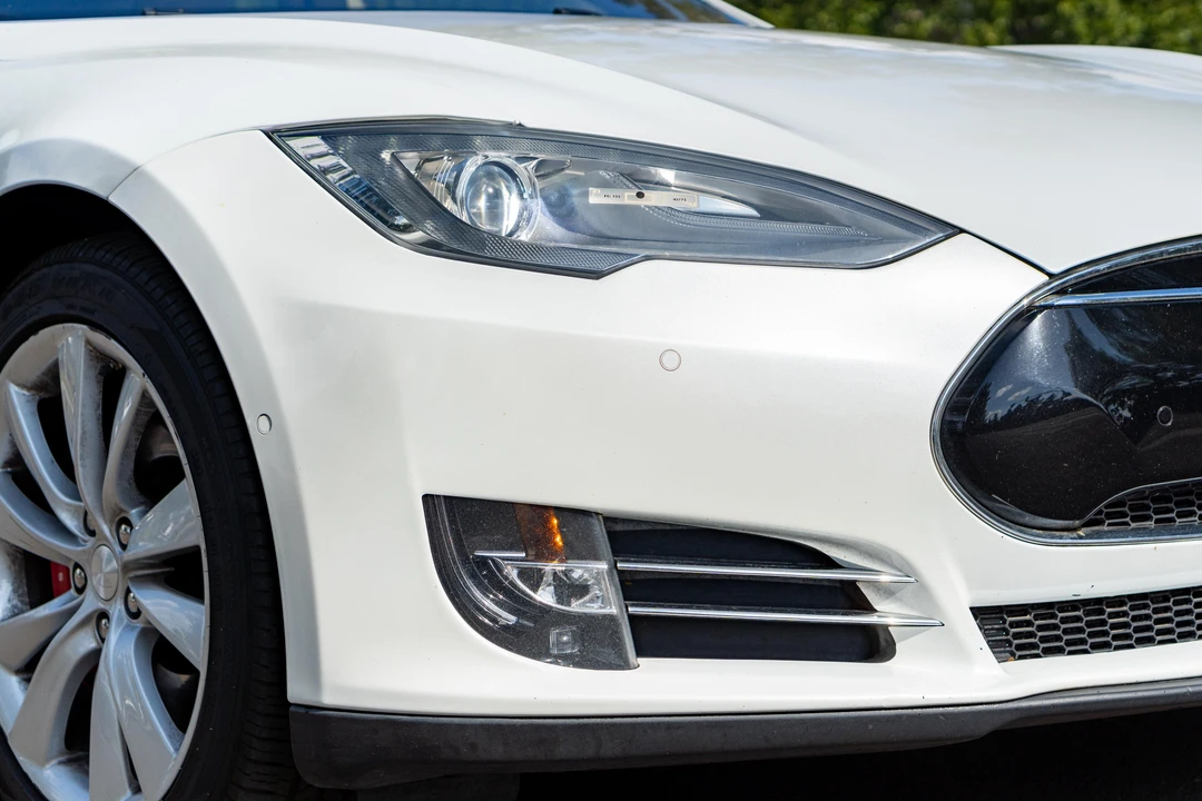 2015 Tesla Model S - Image 12 of 31