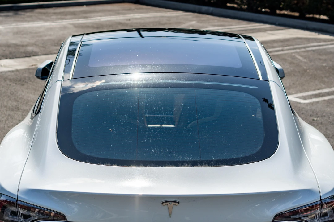 2015 Tesla Model S - Image 19 of 31