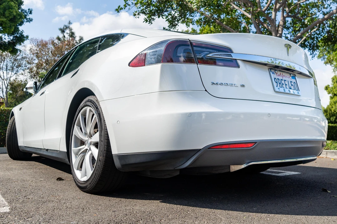 2015 Tesla Model S - Image 10 of 31