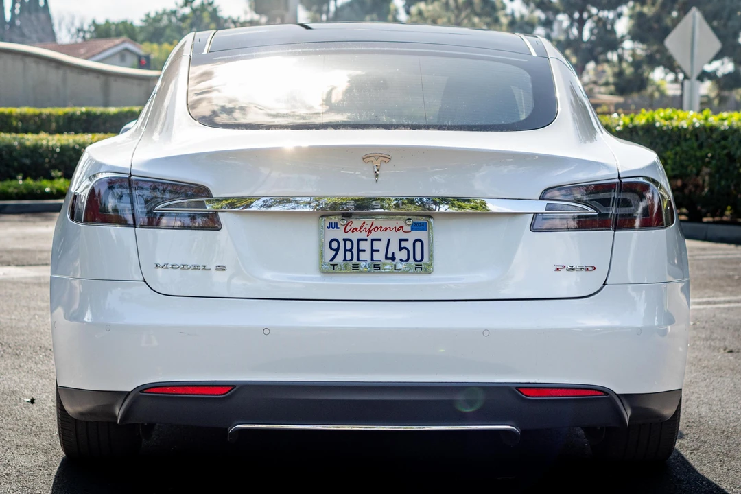 2015 Tesla Model S - Image 5 of 31