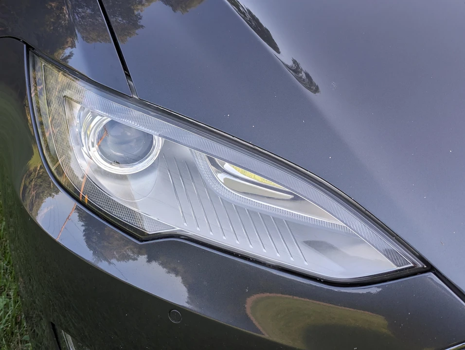 2015 Tesla Model S - Image 12 of 31