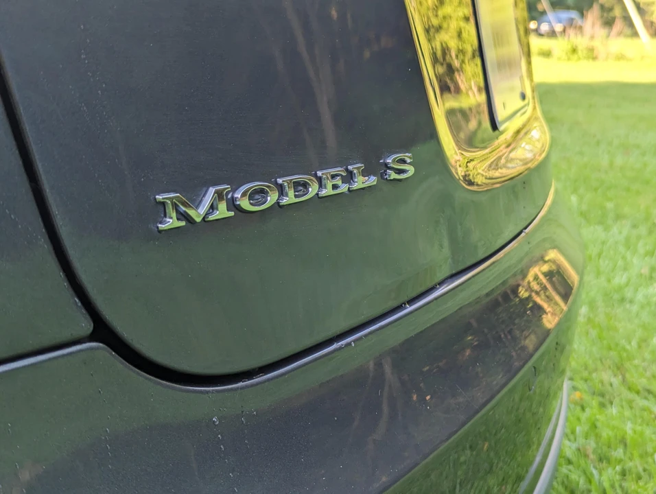 2015 Tesla Model S - Image 18 of 31