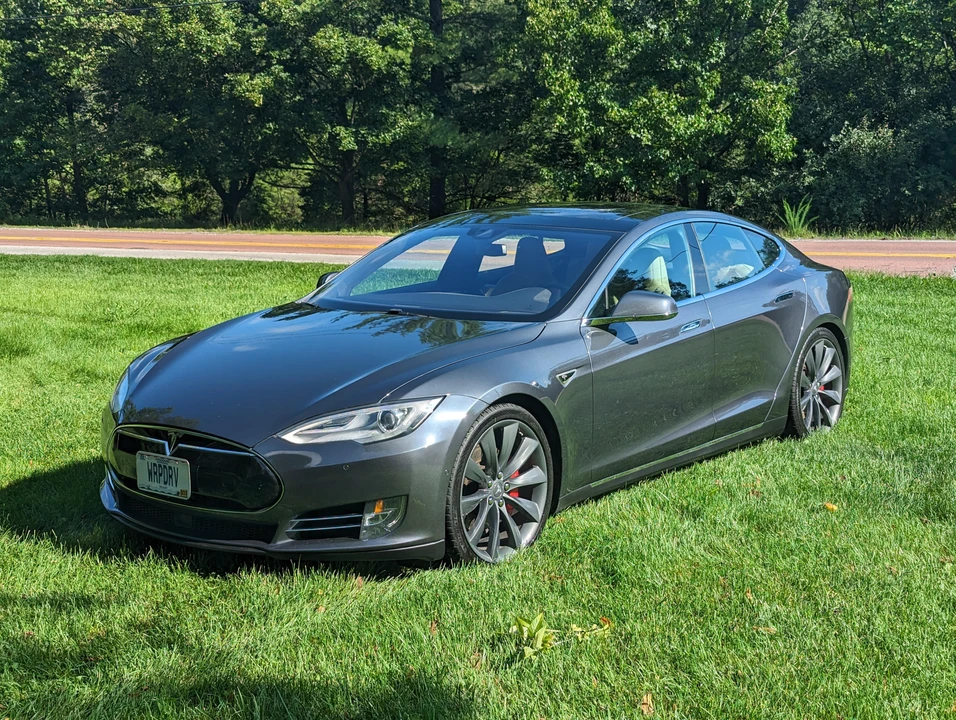 2015 Tesla Model S - Image 7 of 31