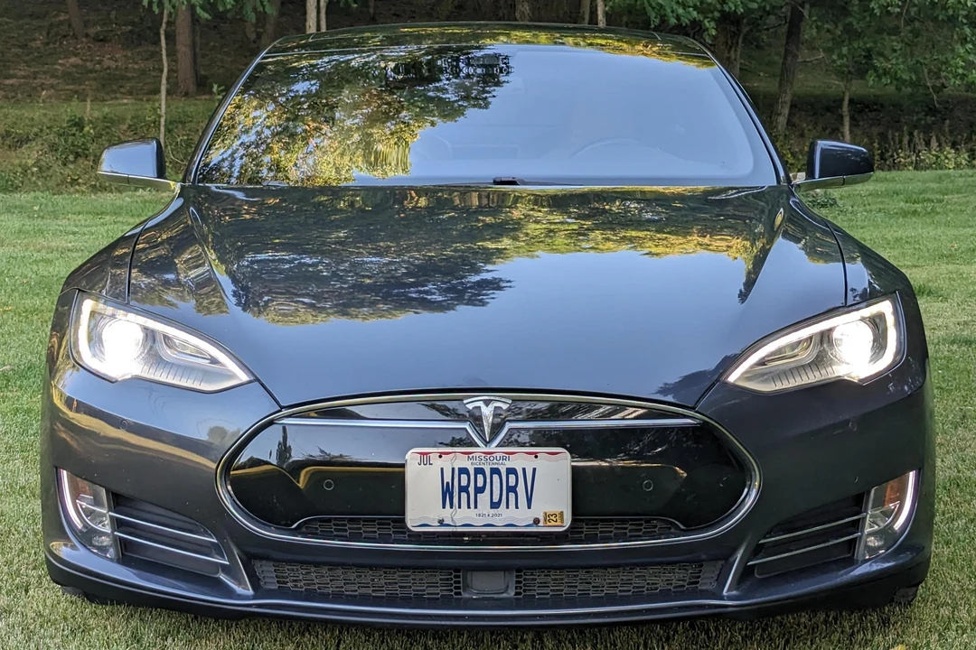2015 Tesla Model S - Image 2 of 31