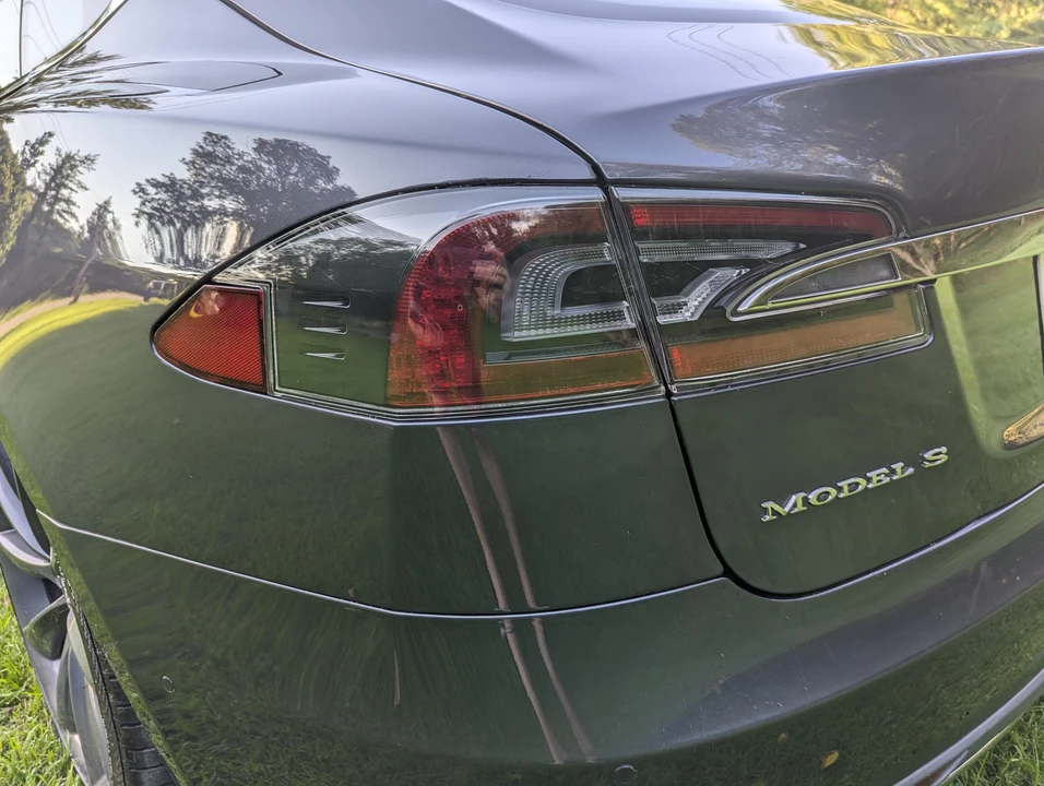 2015 Tesla Model S - Image 17 of 31