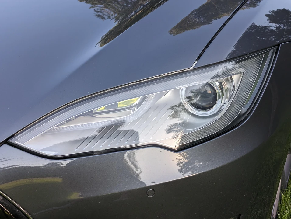 2015 Tesla Model S - Image 13 of 31