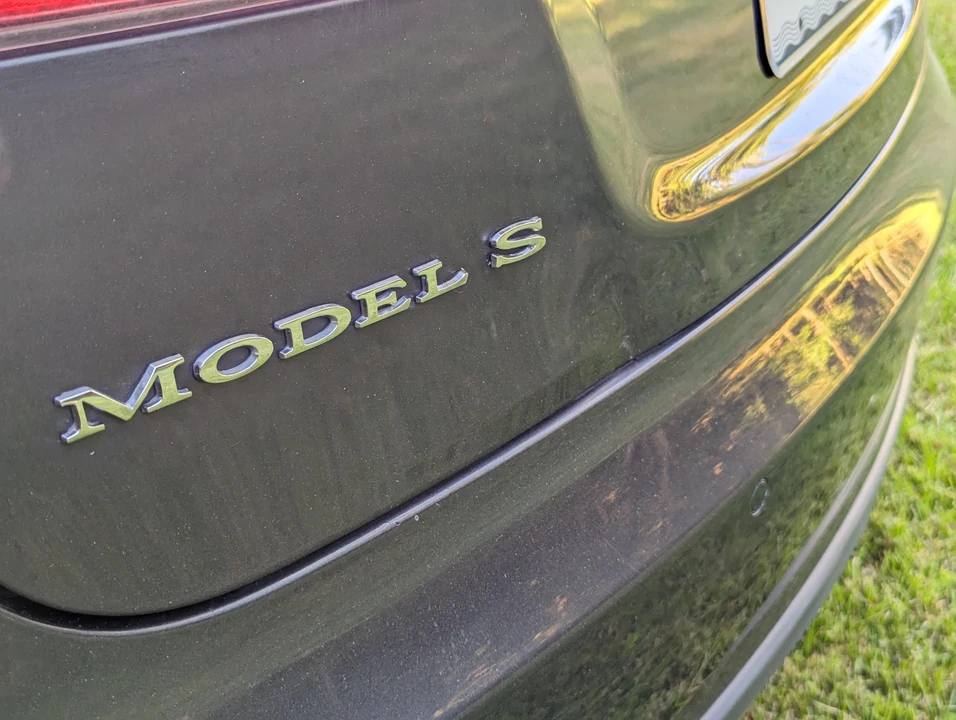 2015 Tesla Model S - Image 19 of 31